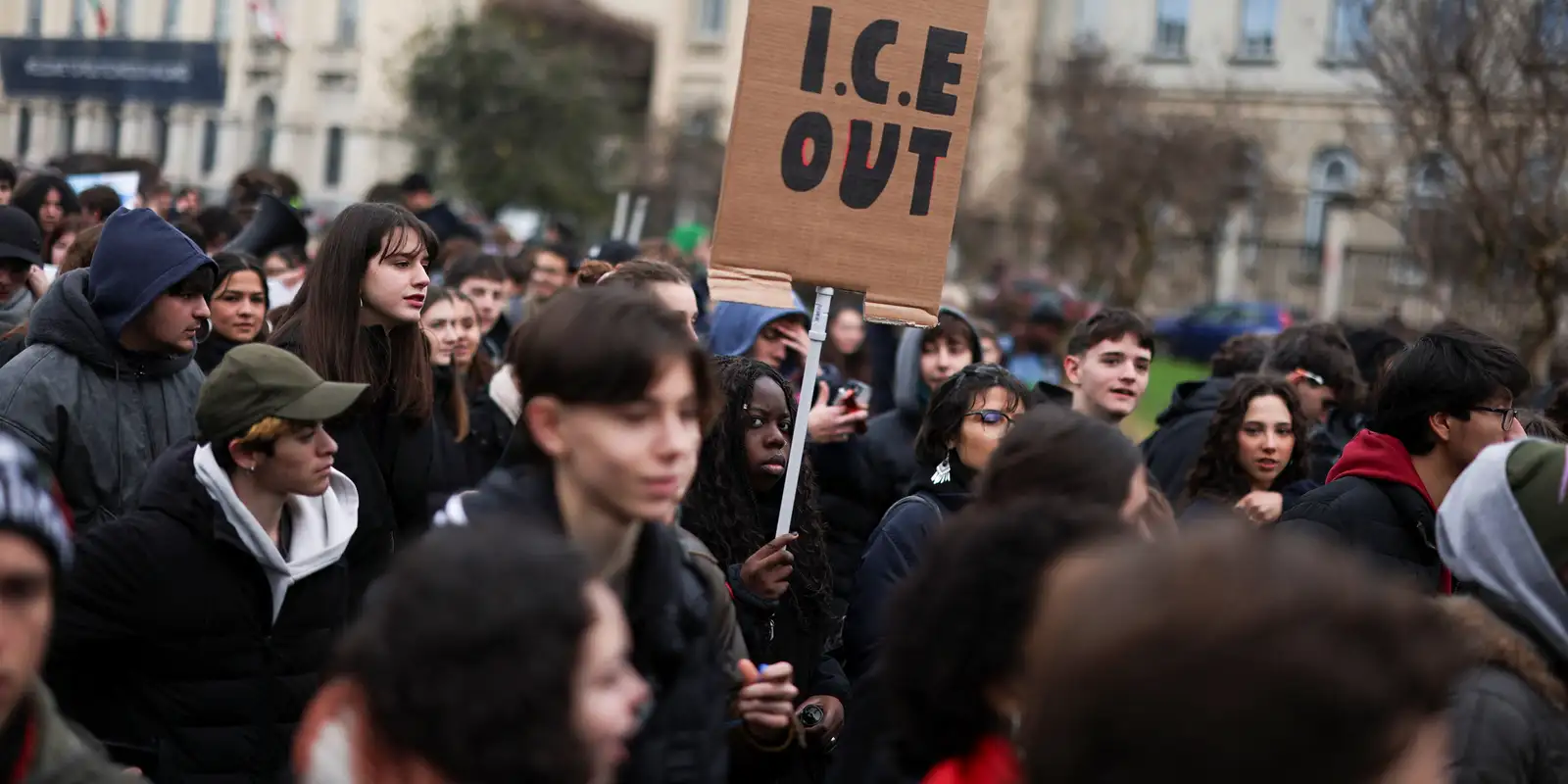 Milão é palco de grandes protestos contra agentes do ICE e as Olimpíadas de Inverno
