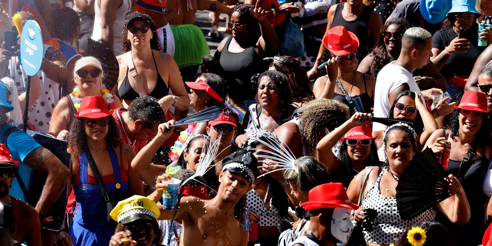 Carnaval 2026: veja a programação completa dos blocos que agitam o Rio neste sábado (14)
