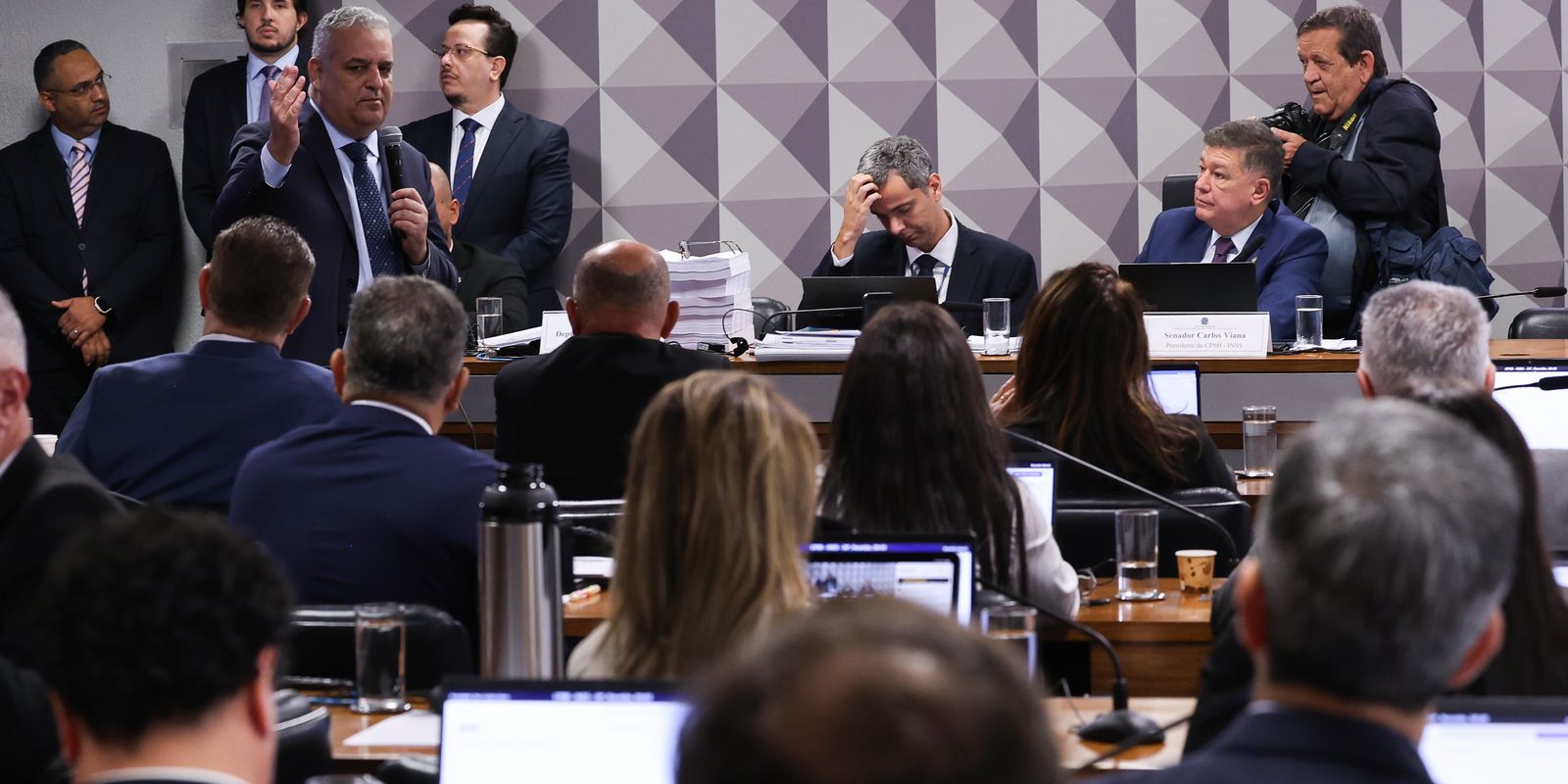Fim da CPMI do INSS: relatório com Lulinha e Bolsonaro indiciados é barrado
