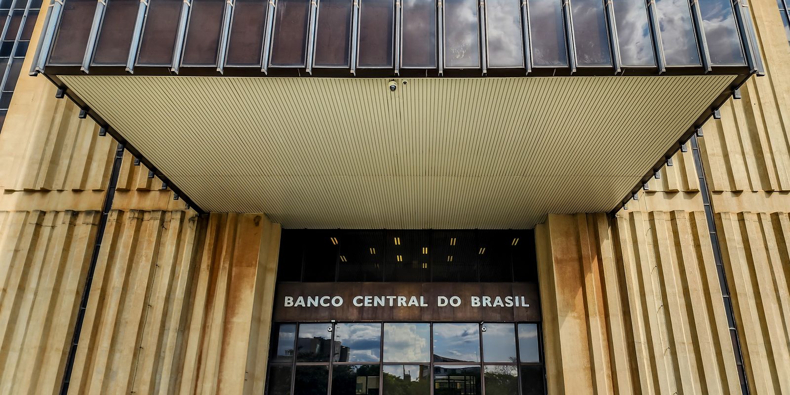 Decisão do Copom nesta quarta: Selic vai cair apesar da guerra e alta do petróleo?