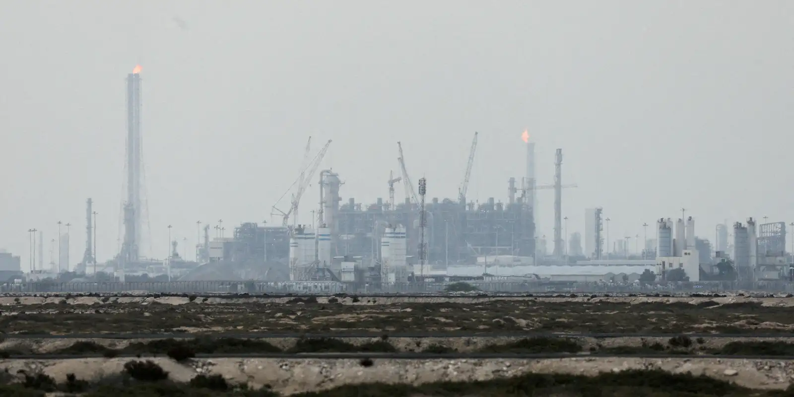 Ataques no Oriente Médio: como a turbulência dispara o preço do petróleo e afeta o mercado global