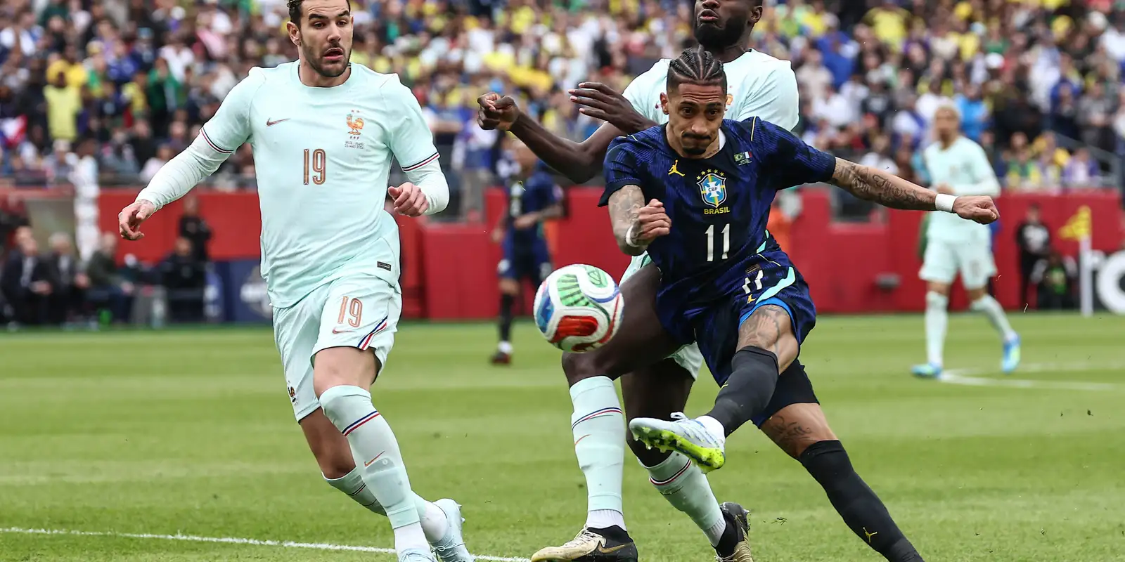 Corte na seleção: Raphinha e Wesley estão fora dos próximos jogos do Brasil por lesão