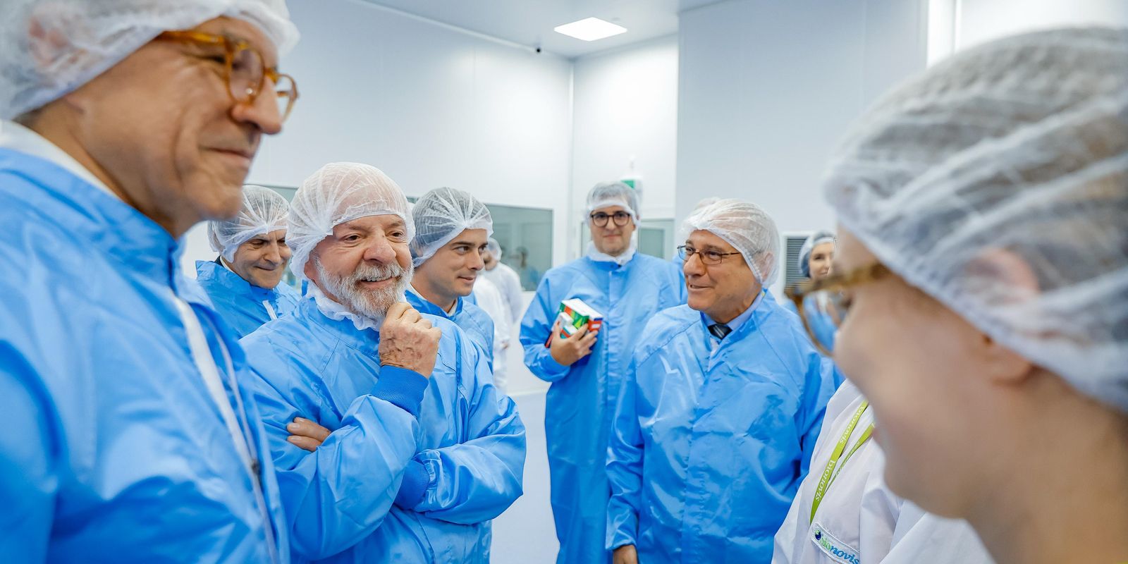 Lula conhece fábrica em SP que abastece o SUS com 19 milhões de medicamentos