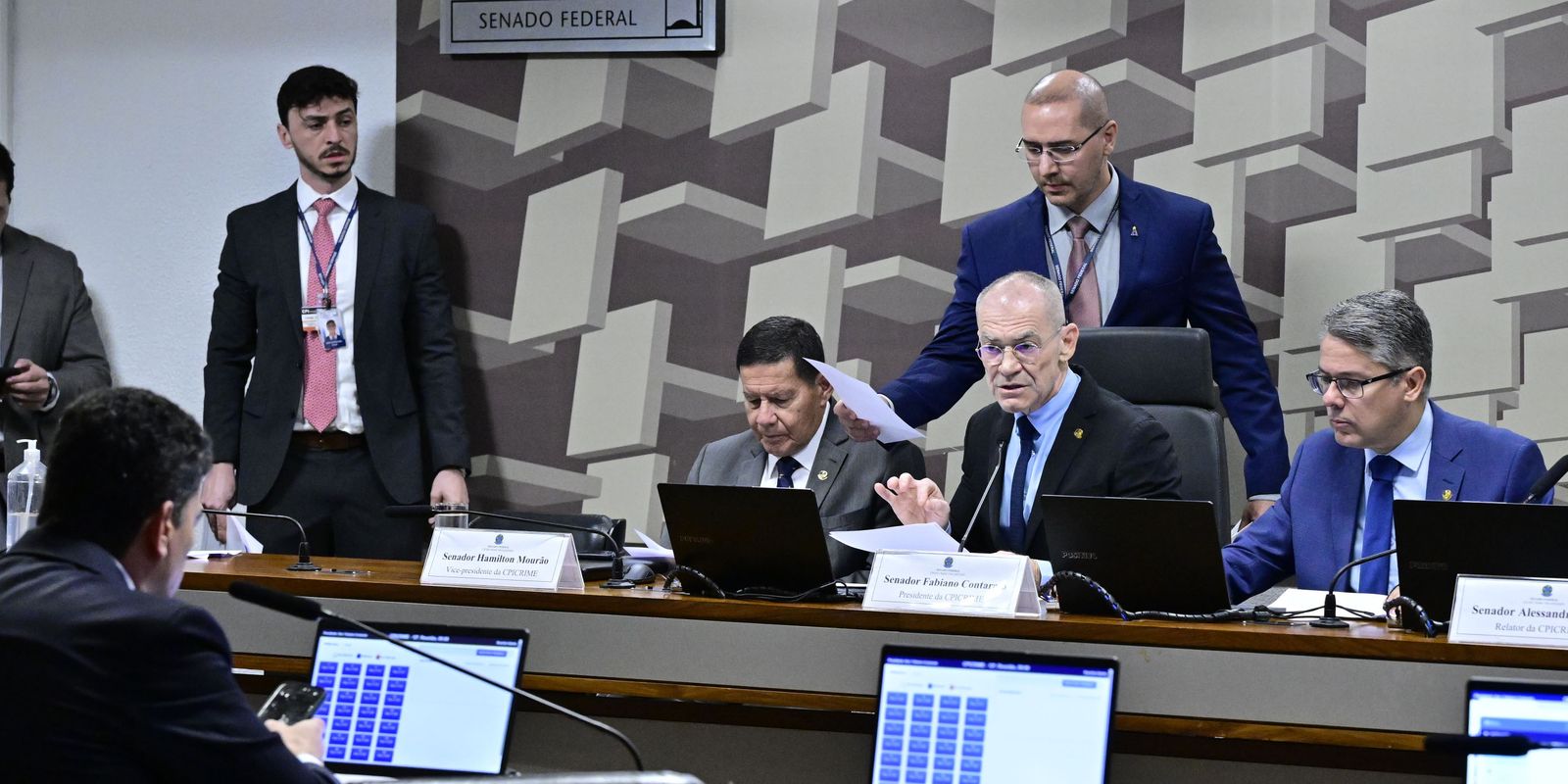 CPI do Crime avança sobre PCC na Faria Lima e mira aliados de banqueiro do Master