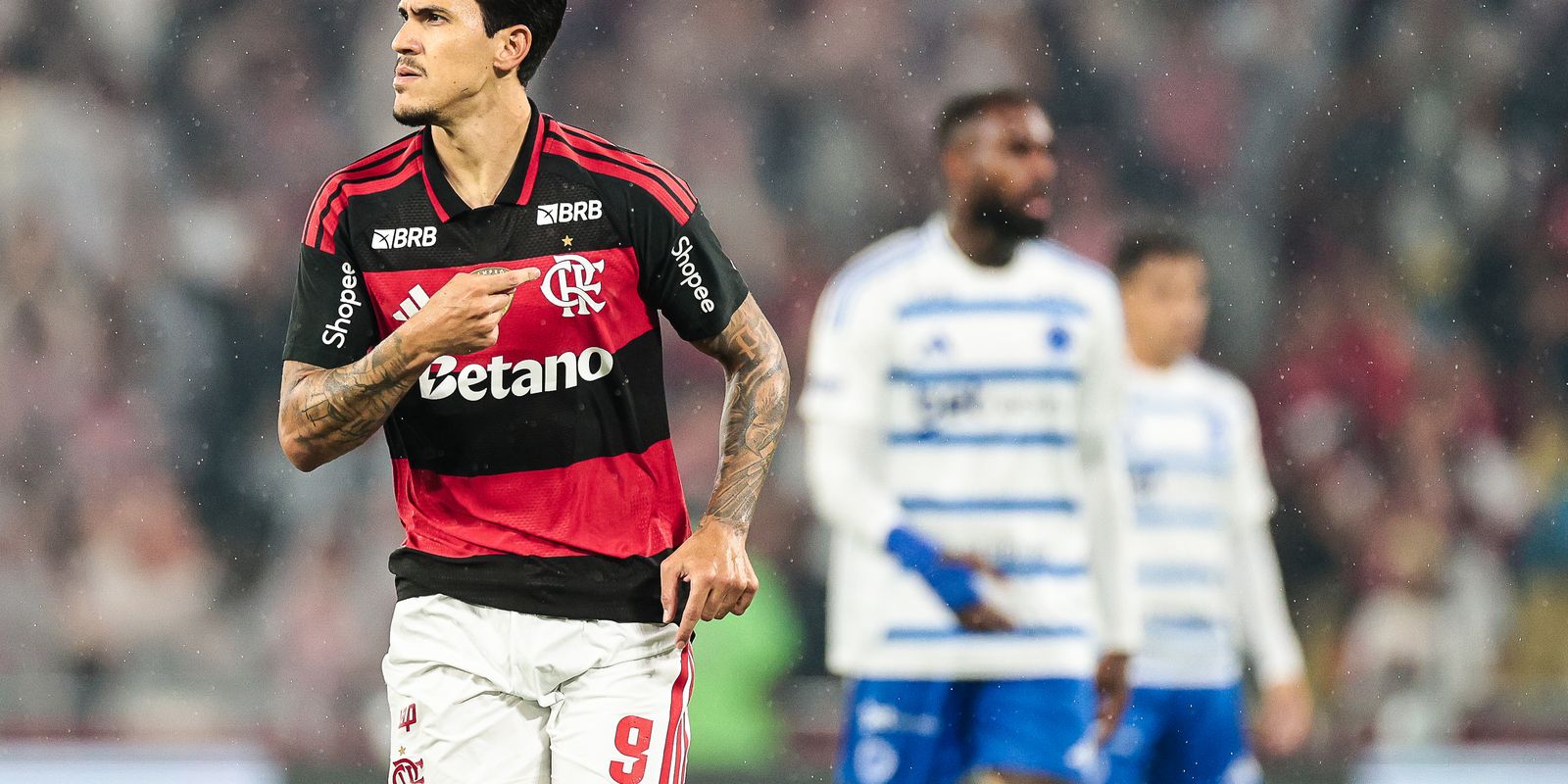 Flamengo brilha com Pedro e Carrascal e vence Cruzeiro no Maracanã