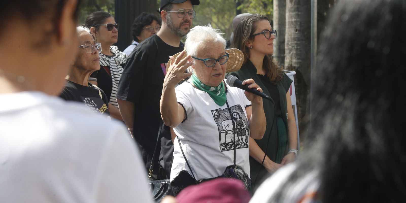 Feminicídio em SP: Amelinha Teles alerta que mulheres perdem direito de ir e vir