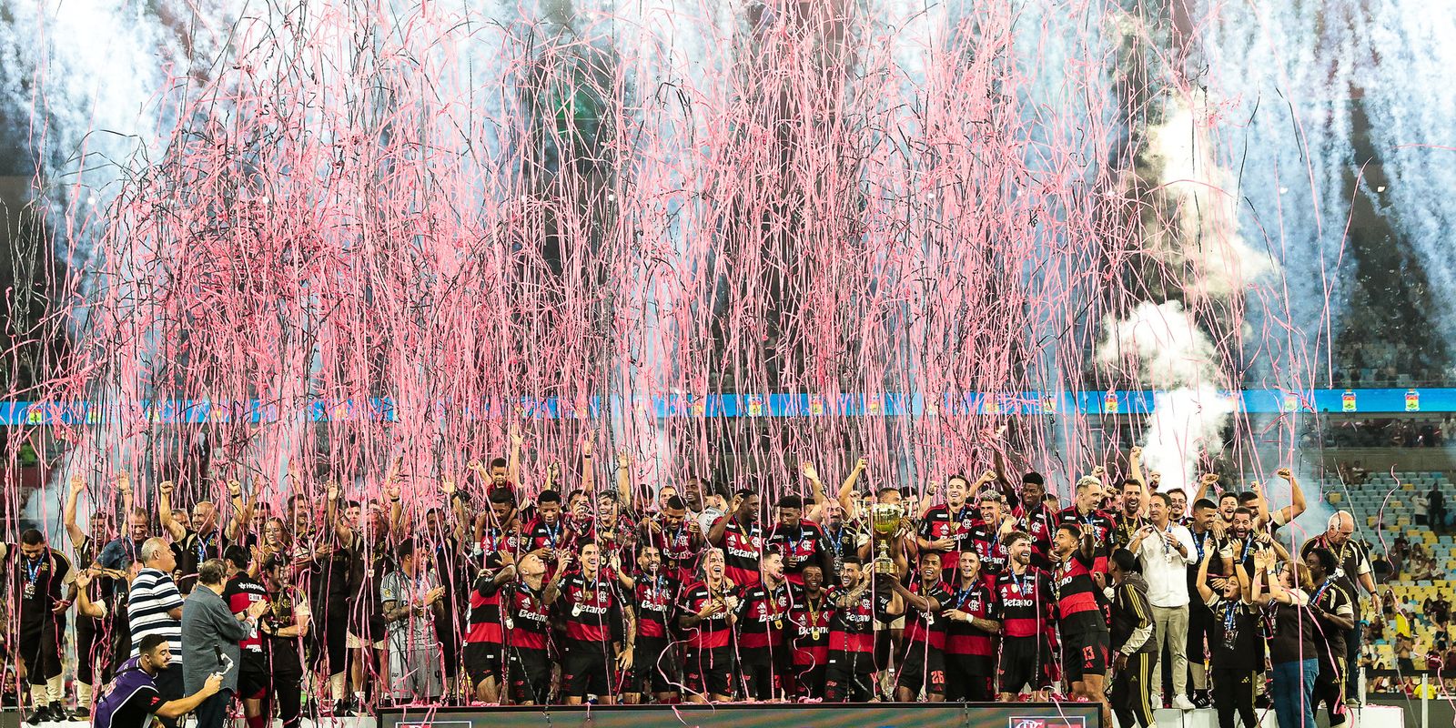 Flamengo é tricampeão carioca após drama nos pênaltis e brilho de Rossi
