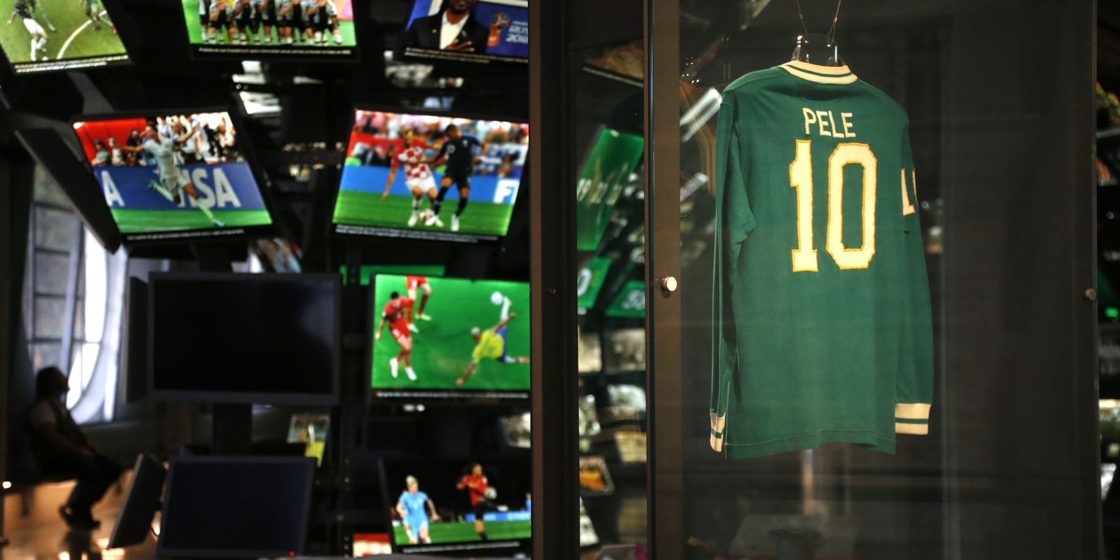 Museu do Futebol inova com audioguia de rádio para ampliar acesso à história do futebol