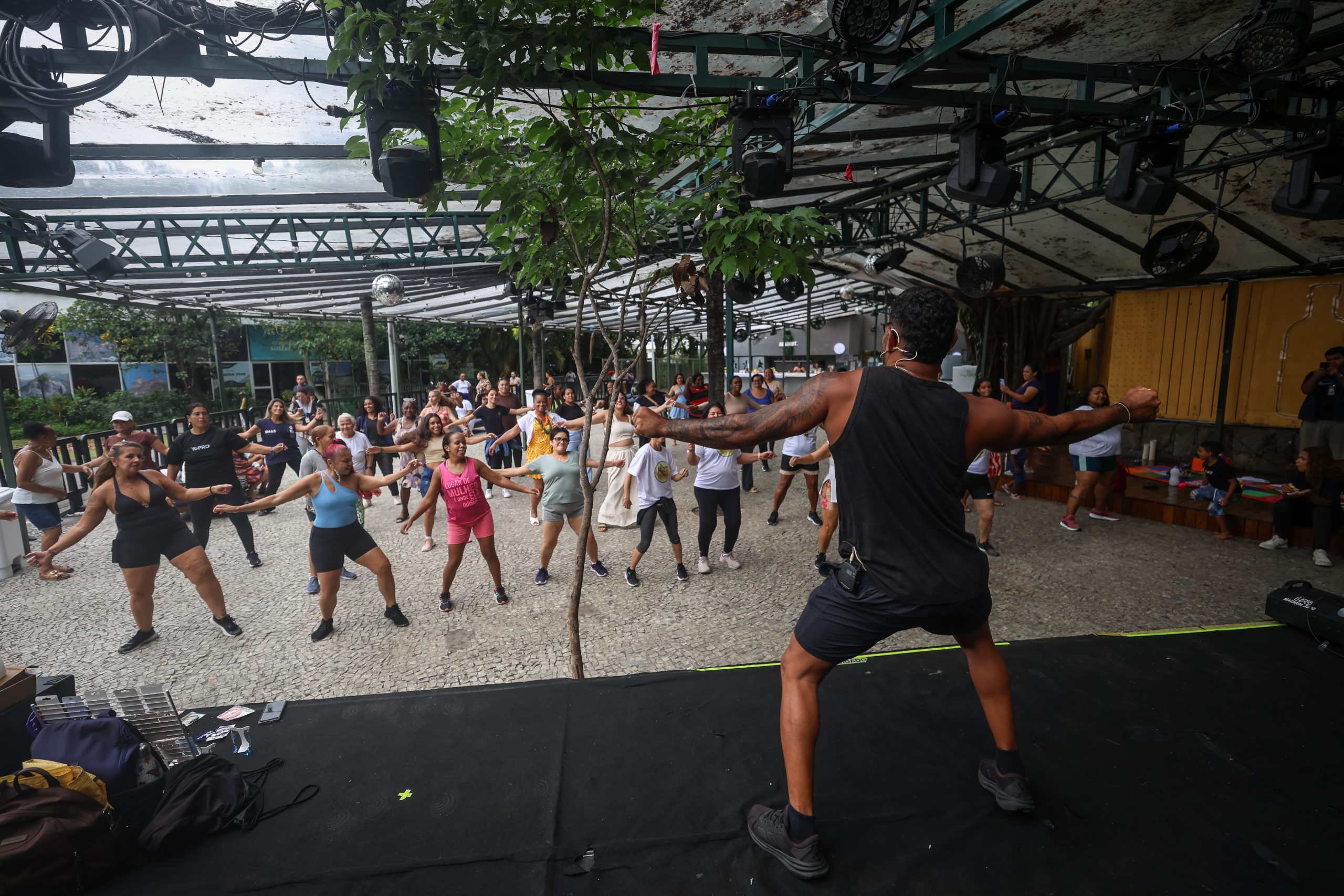 Mães do Cartão da Primeira Infância Carioca ganham dia especial com café da manhã e zumba