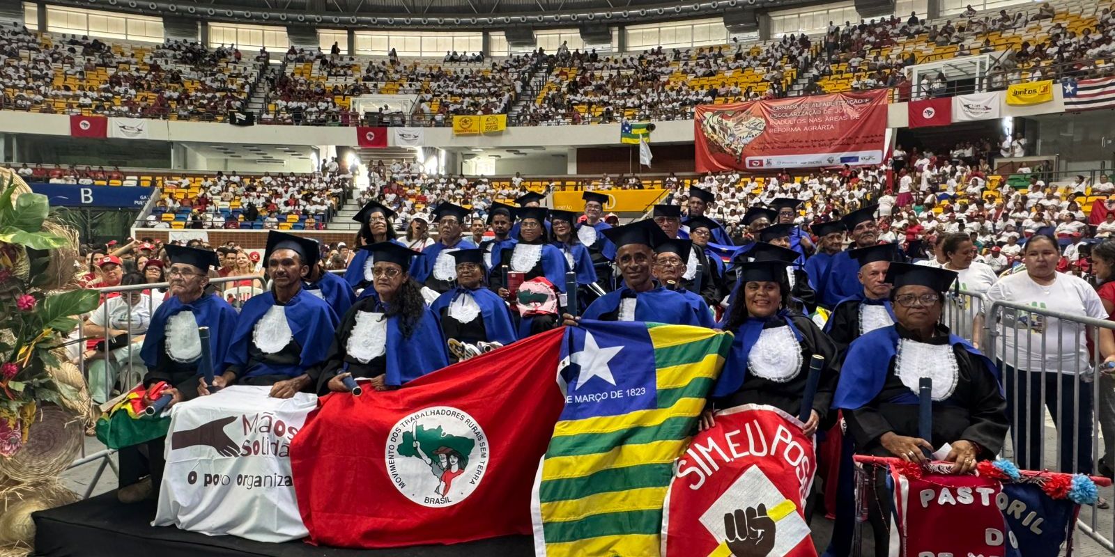 Recife vibra com a alfabetização de 30 mil pessoas em grande festa