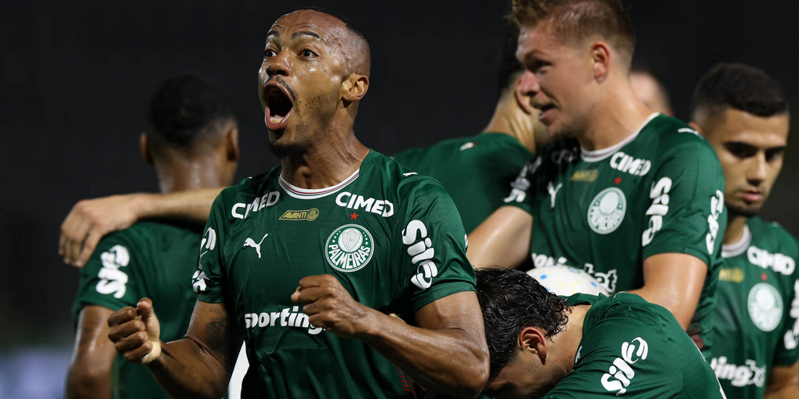 Palmeiras derrota Grêmio com dois gols de Marlon Freitas e lidera Brasileirão