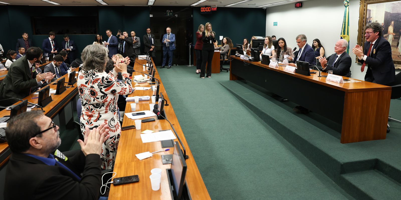 Fim da escala 6×1 pode estar mais próximo: Câmara avança com mudanças na jornada de trabalho