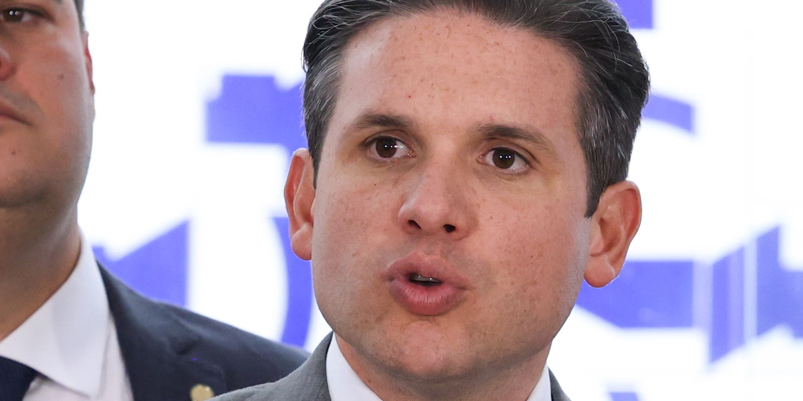 Jornada de trabalho reduzida: Câmara avança em PECs para acabar com a escala 6×1