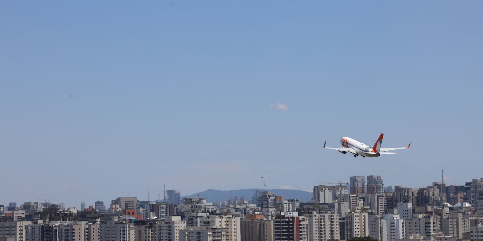 Petrobras parcela reajuste do querosene de aviação e oferece alívio às distribuidoras
