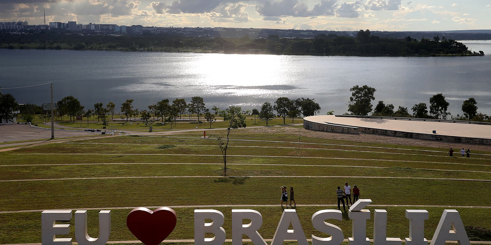 Rádio Nacional celebra aniversário de Brasília com programação especial e entrevistas exclusivas
