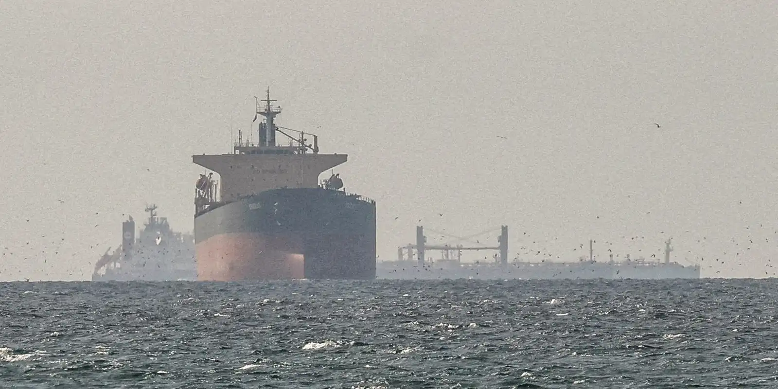 Irã ameaça retaliar portos estratégicos no Golfo Pérsico e Mar de Omã após movimento dos EUA