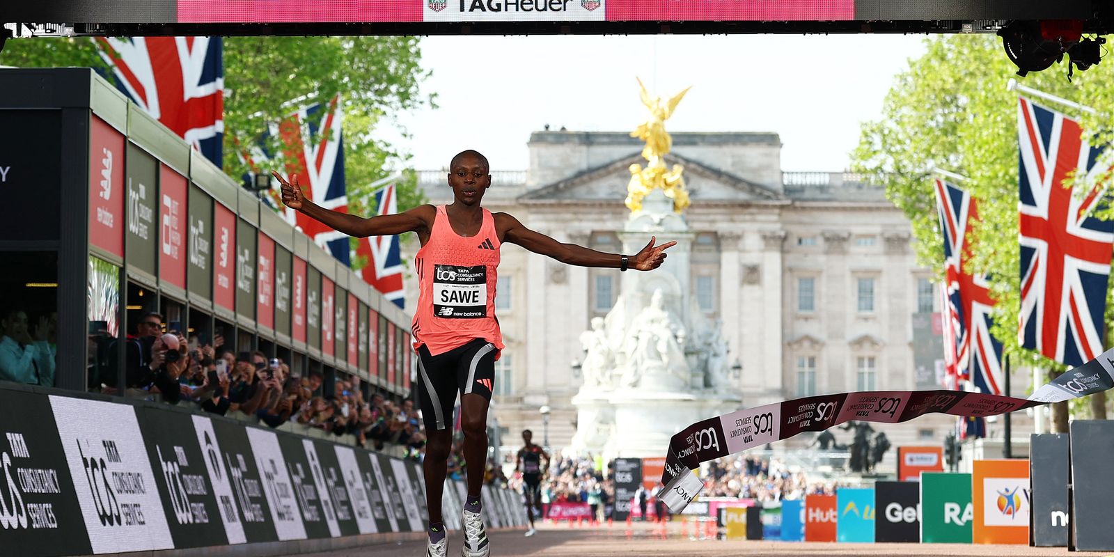 Queniano Sebastian Sawe faz história e corre maratona em menos de 2 horas
