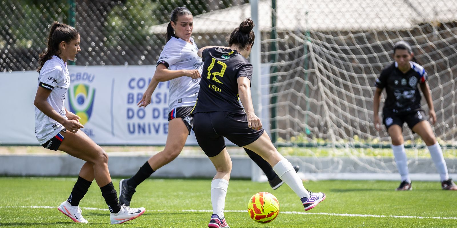 Campo exclusivo para mulheres impulsiona futebol feminino universitário em Aracaju