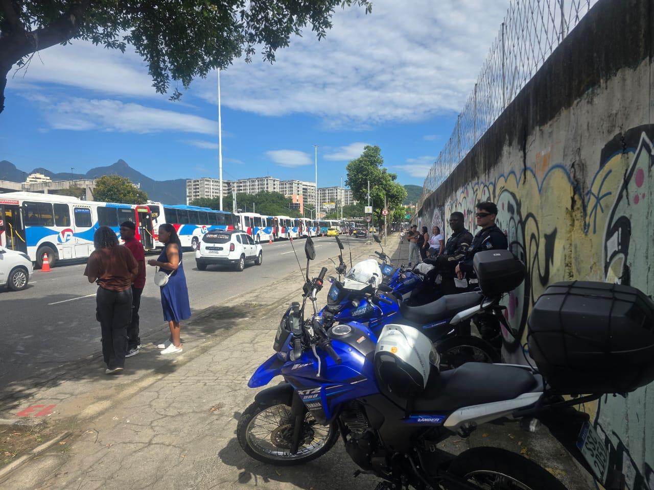 Operação da SEOP prende flanelinhas em fiscalização no entorno do Maracanã
