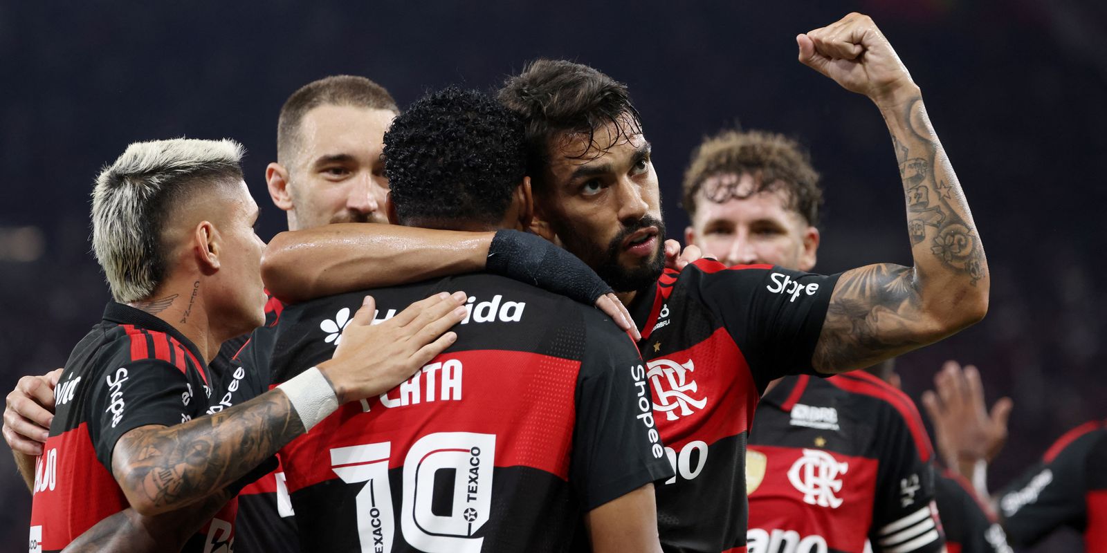 Flamengo protagoniza virada espetacular contra o Santos e se aproxima do G4