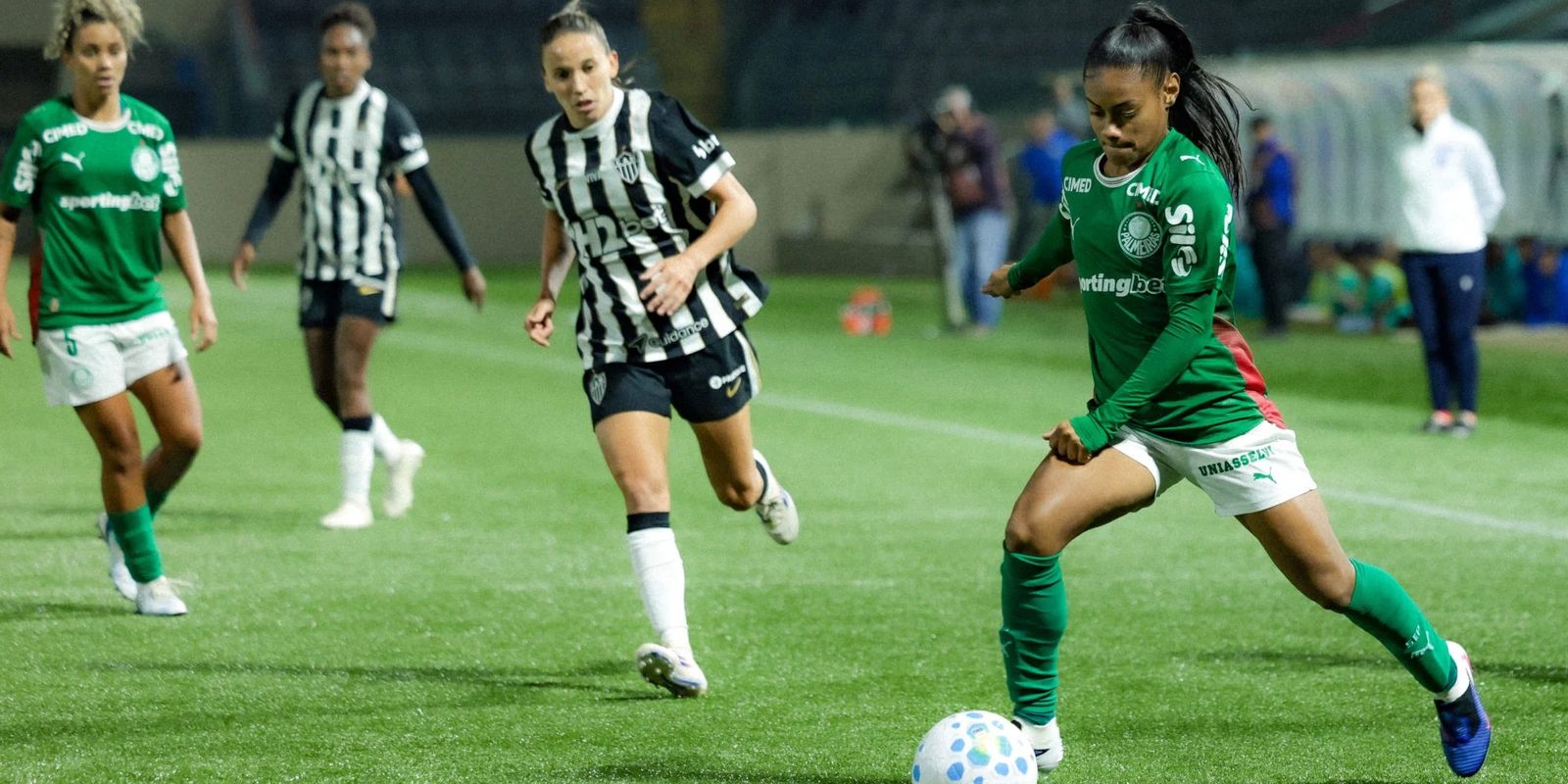 Palmeiras goleia Atlético-MG e assume a vice-liderança do Brasileirão feminino
