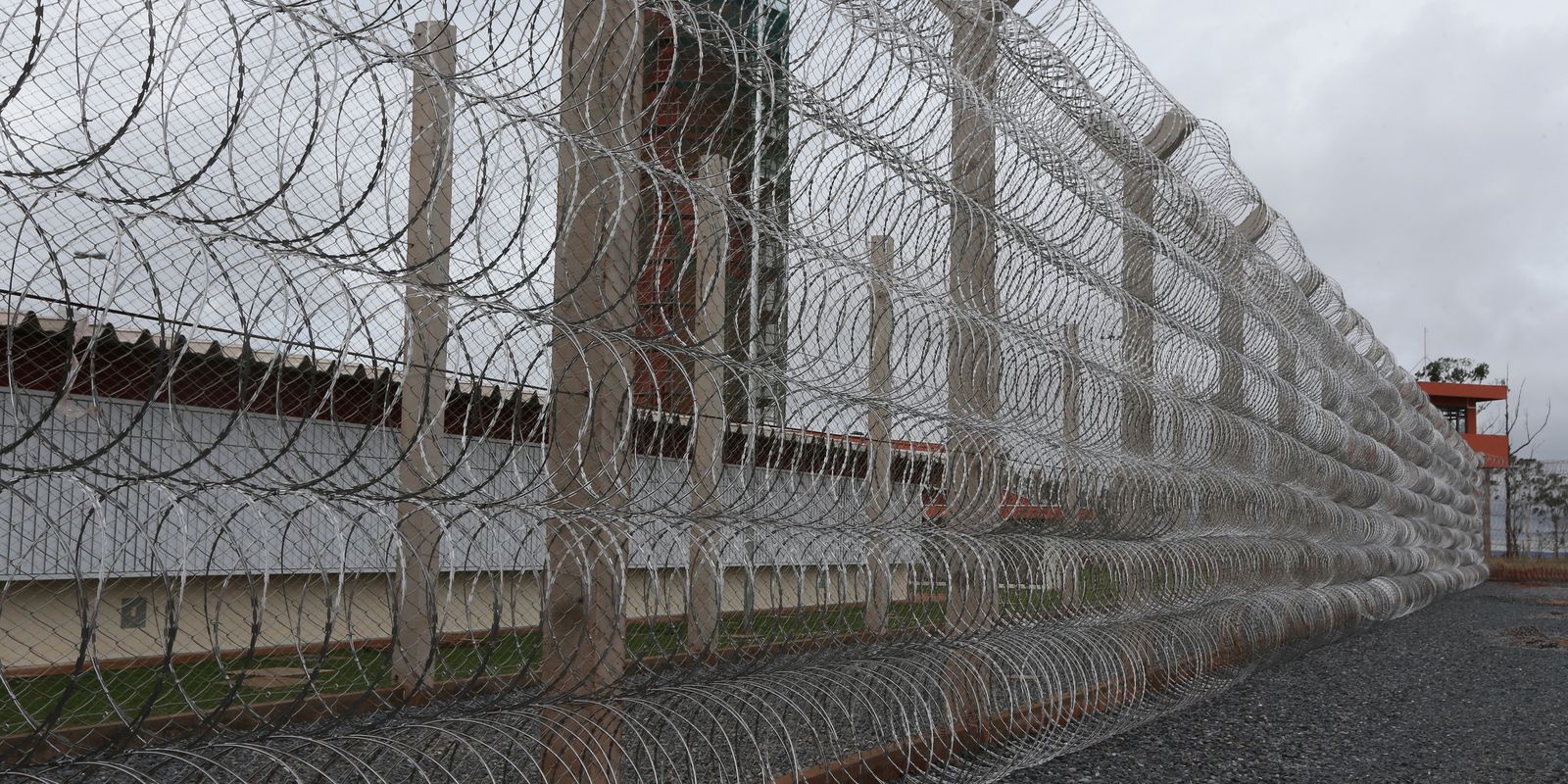 Nova lei endurece regime prisional para condenados por morte de policiais