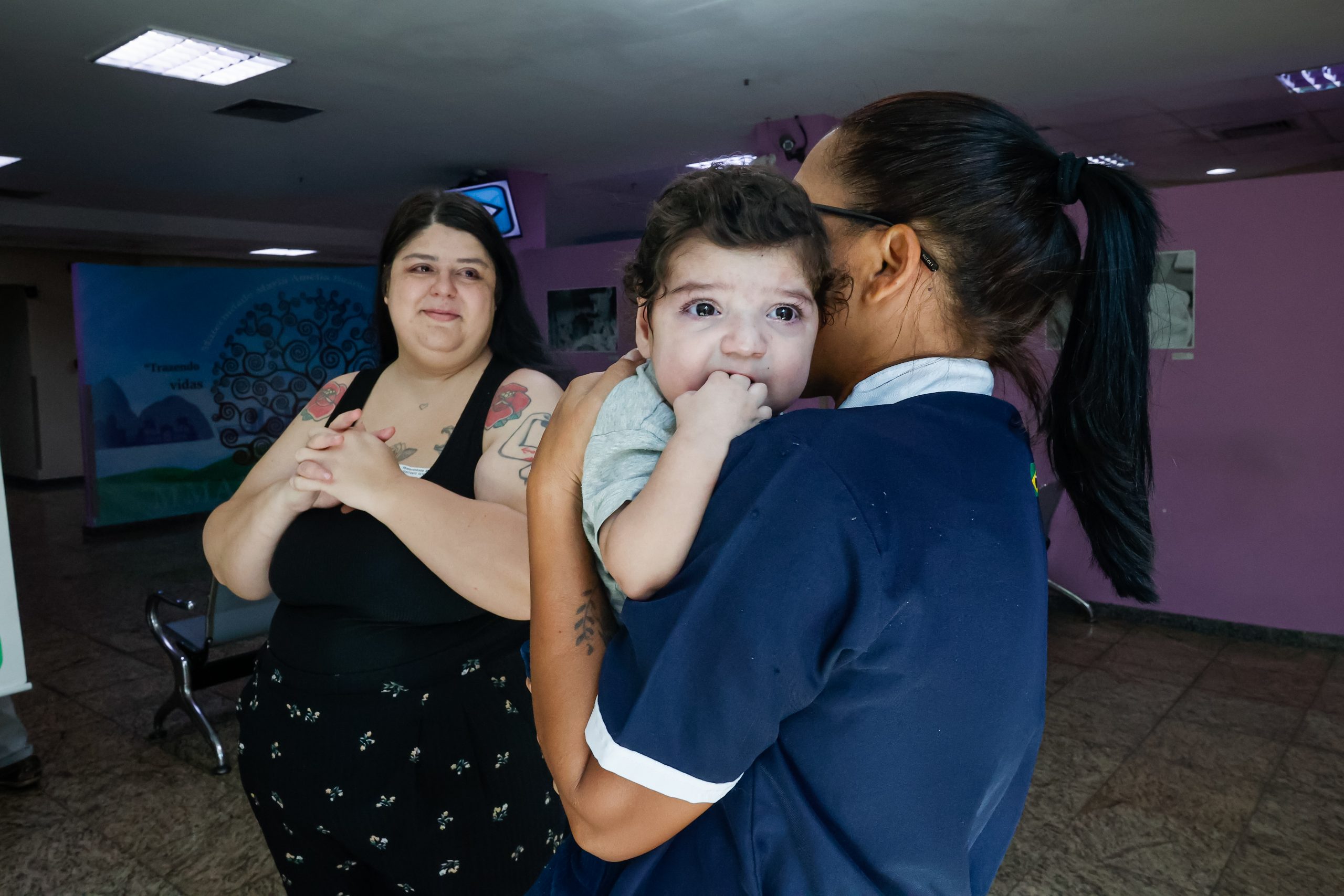 Emocionante: filho volta para casa após quase um ano na UTI e mãe celebra Dia das Mães inédito