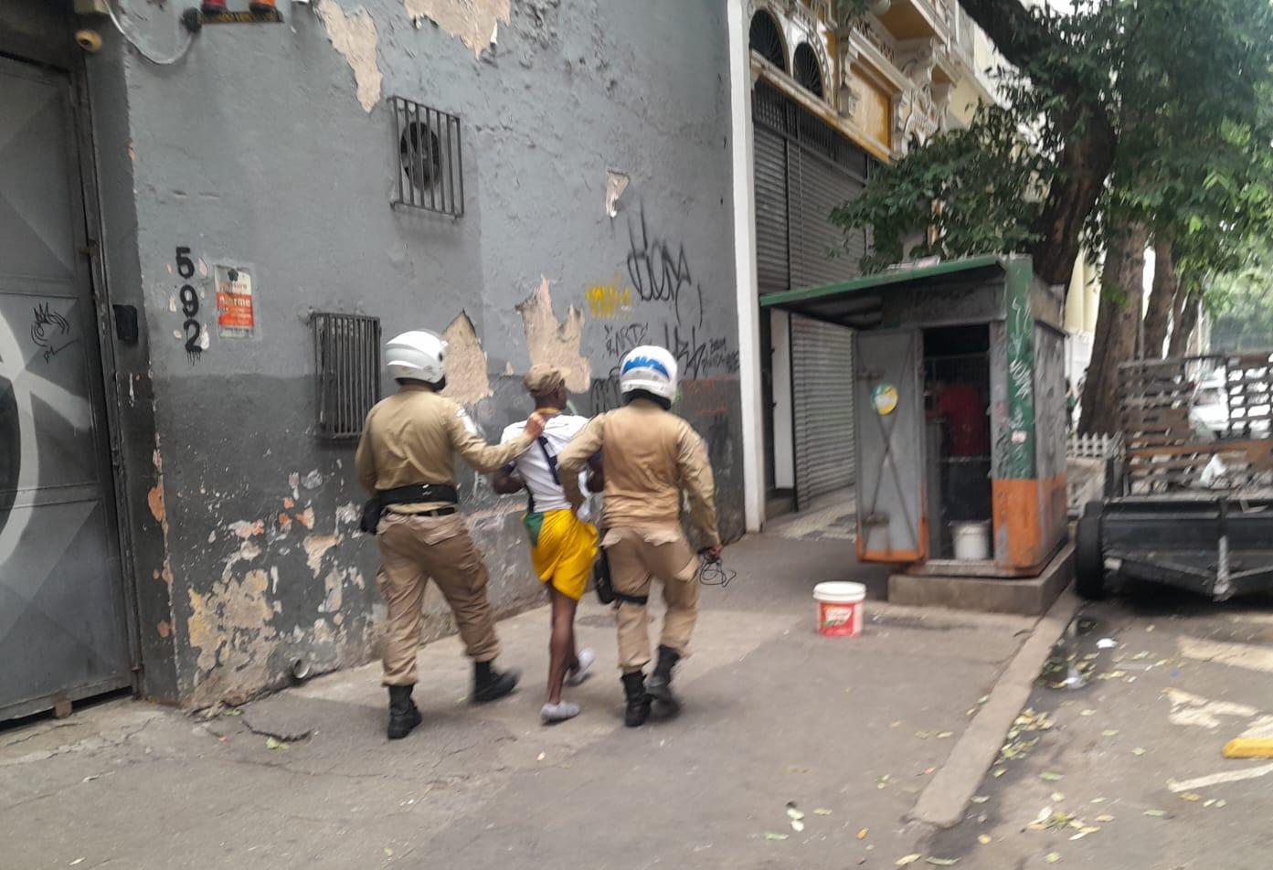 Guarda municipal do Rio age rápido e prende ladrão de celular no centro