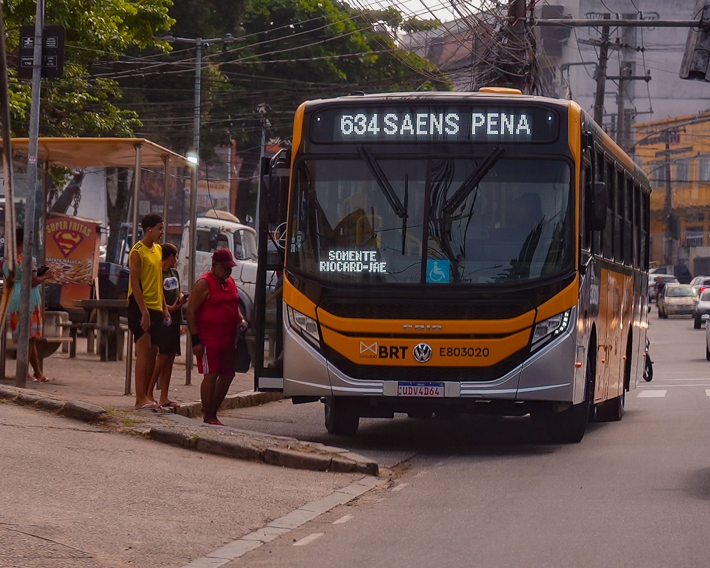 Mobi-Rio começa a operar na Ilha do Governador: prefeito avalia início da operação