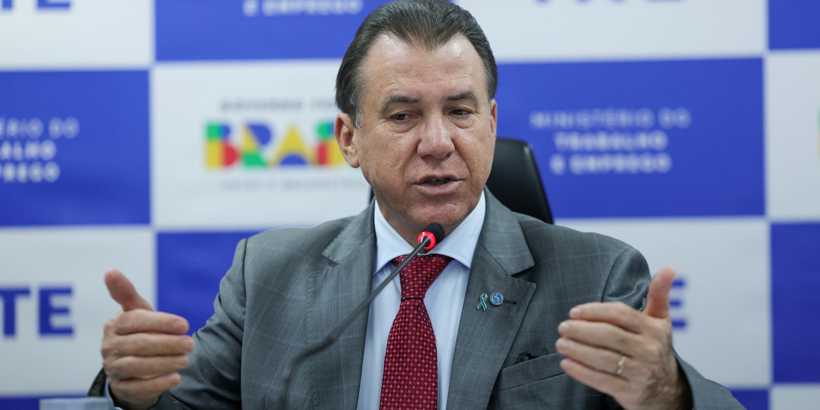 Brasil registra salto de 5% nos empregos formais em 2025, aponta Ministério