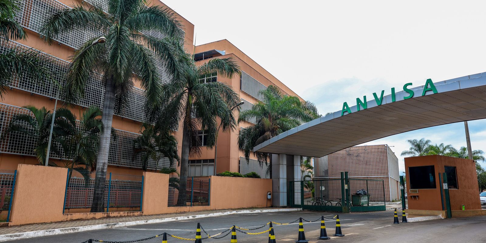 Anvisa ordena recolhimento urgente de antibióticos e outros produtos