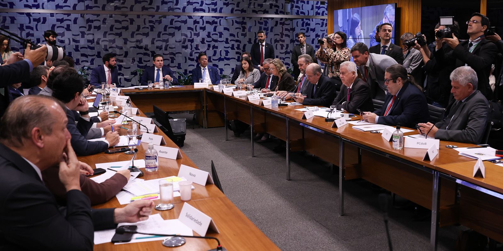 Urgência do fim da escala 6×1 é retirada: o que muda na Câmara e quais projetos avançam agora