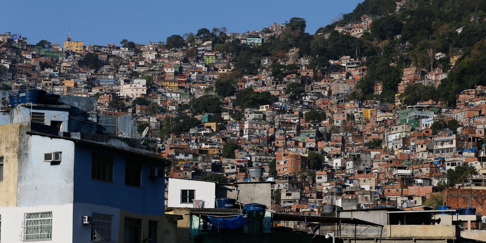 Copa do Mundo nas favelas do Rio: roteiro exclusivo mistura esporte, cultura e festa