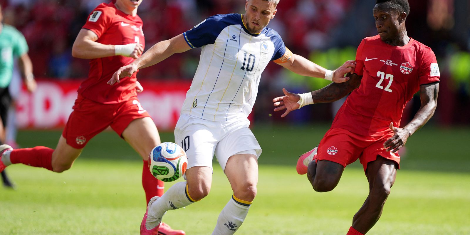 Copa do mundo: EUA goleia e Canadá garante primeiro ponto histórico no torneio
