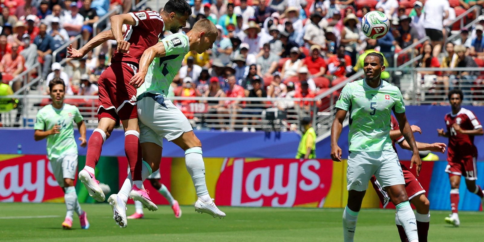 Catar surpreende Suíça nos acréscimos e conquista empate histórico na Copa