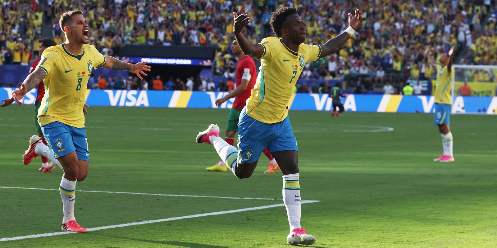 Raphinha, Vini Jr. e Douglas Santos impressionam com números na estreia da Copa do Mundo