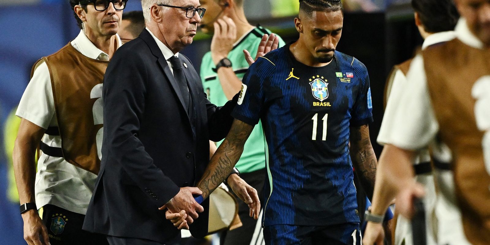 Lesão de Raphinha é confirmada na coxa direita; veja o impacto para a seleção brasileira
