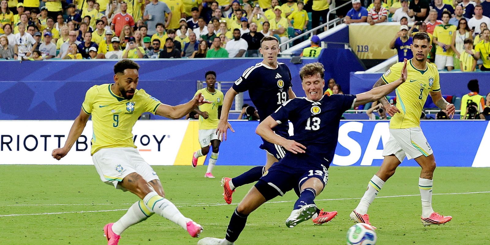 Brasil goleia e avança em 1º lugar na Copa; veja os resultados de quarta (24)