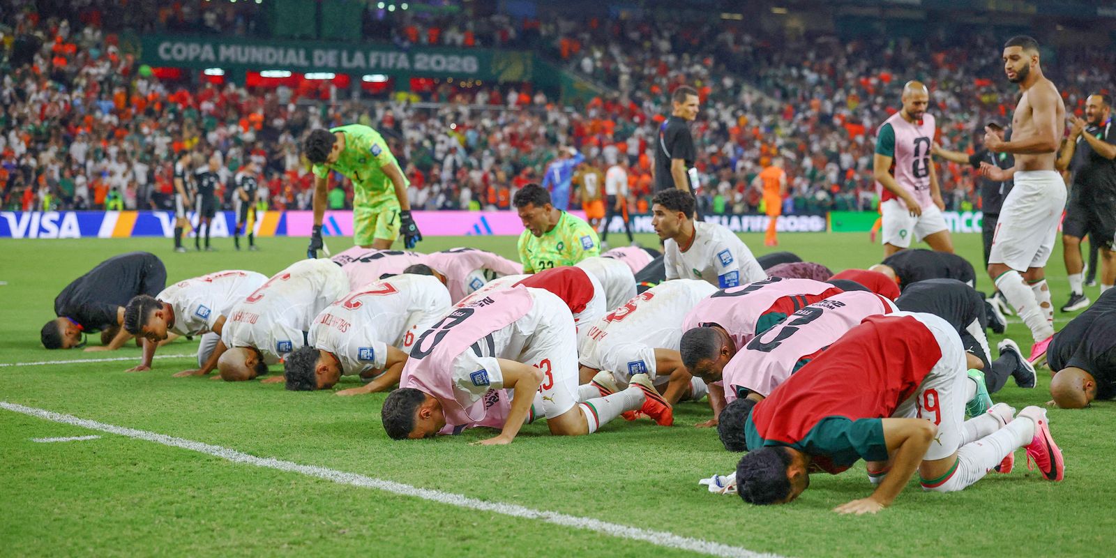 Eliminação dolorosa: Holanda perde para Marrocos, e Gakpo se emociona com gol após tragédia pessoal