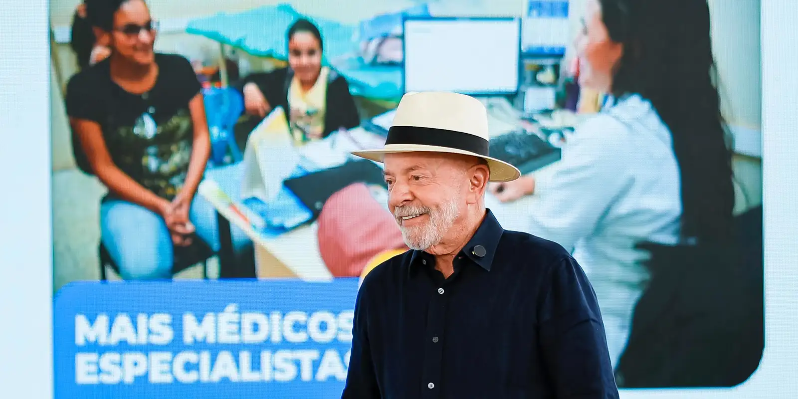 Lula acusa Flávio Bolsonaro de pedir a Trump intervenção no Pix e taxação de produtos