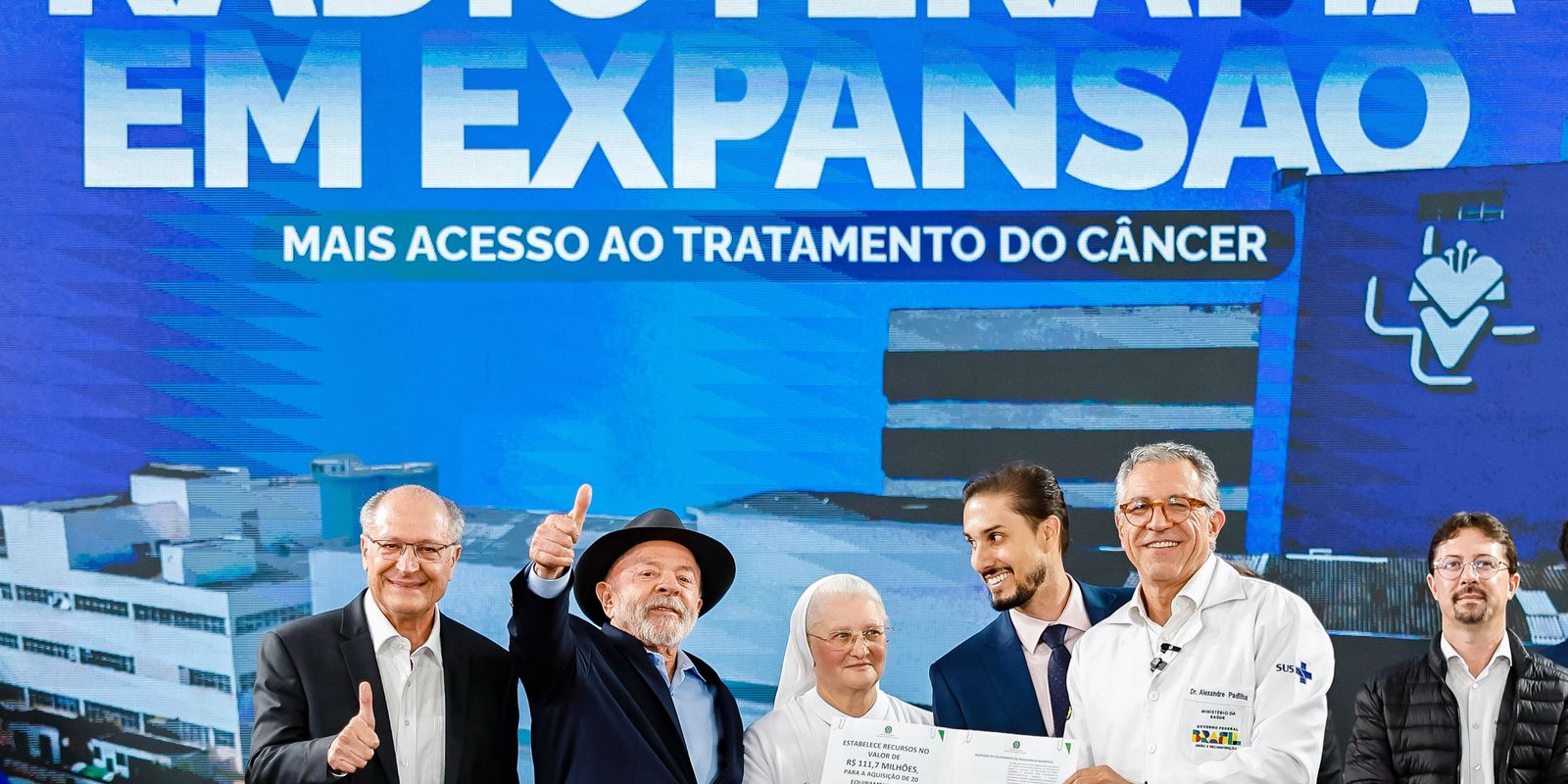 Lula entrega tecnologia de ponta que vai revolucionar o tratamento de câncer em São Paulo
