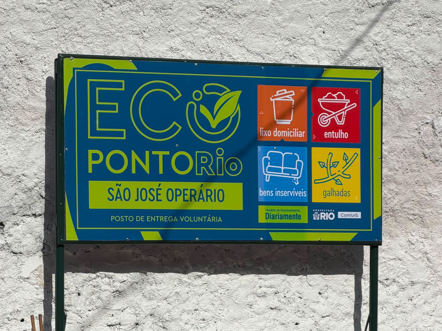Praça Seca ganha novo ecoponto da Comlurb para descarte correto de lixo