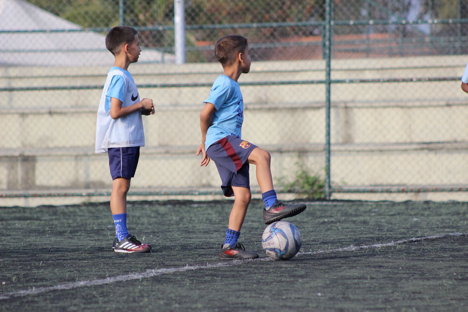 Desafio mundial: alunos da Vila Olímpica de Ramos tentam recorde em embaixadinhas