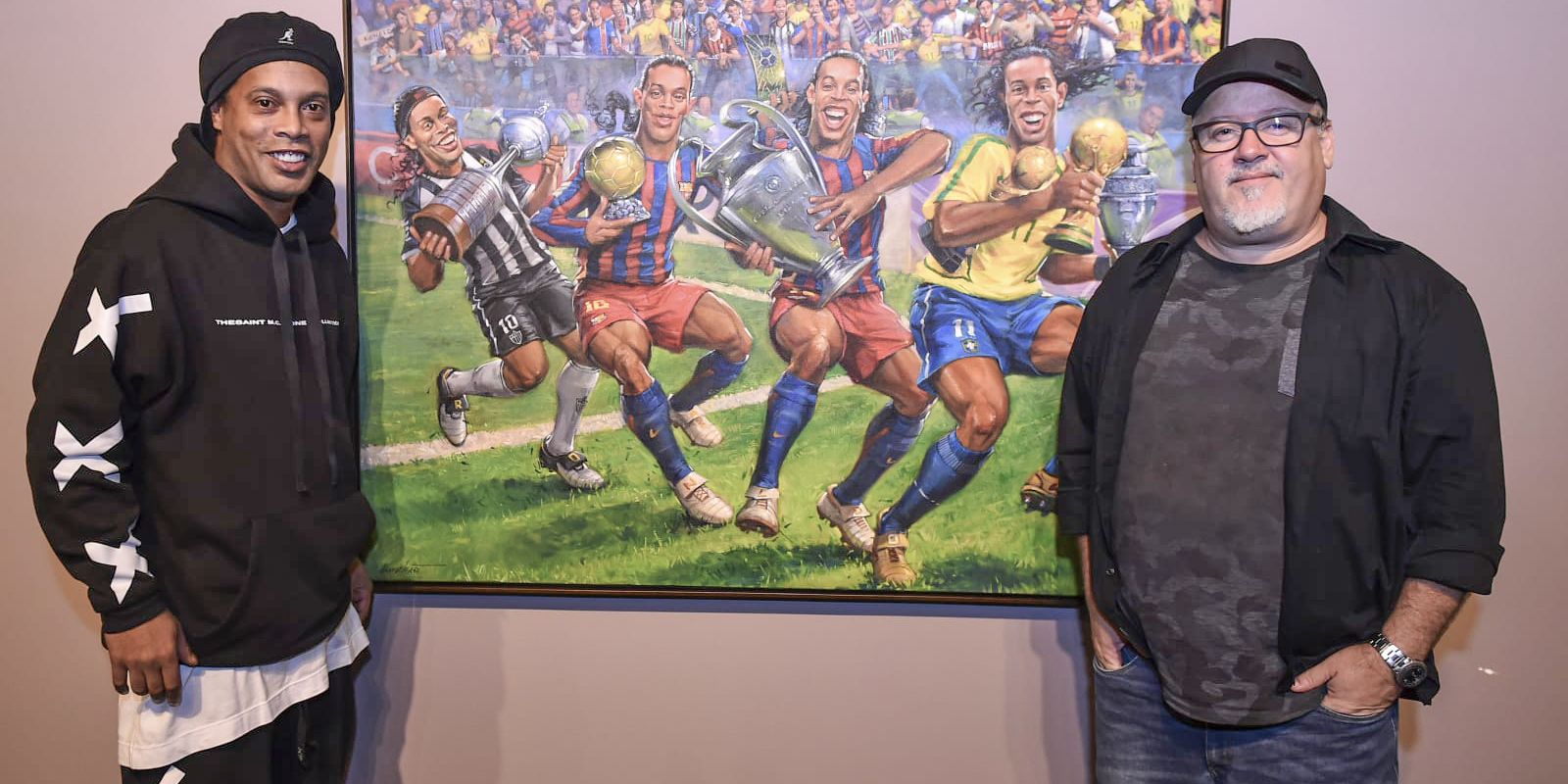 Dribles e magia de Ronaldinho Gaúcho invadem a Casa das Rosas em São Paulo