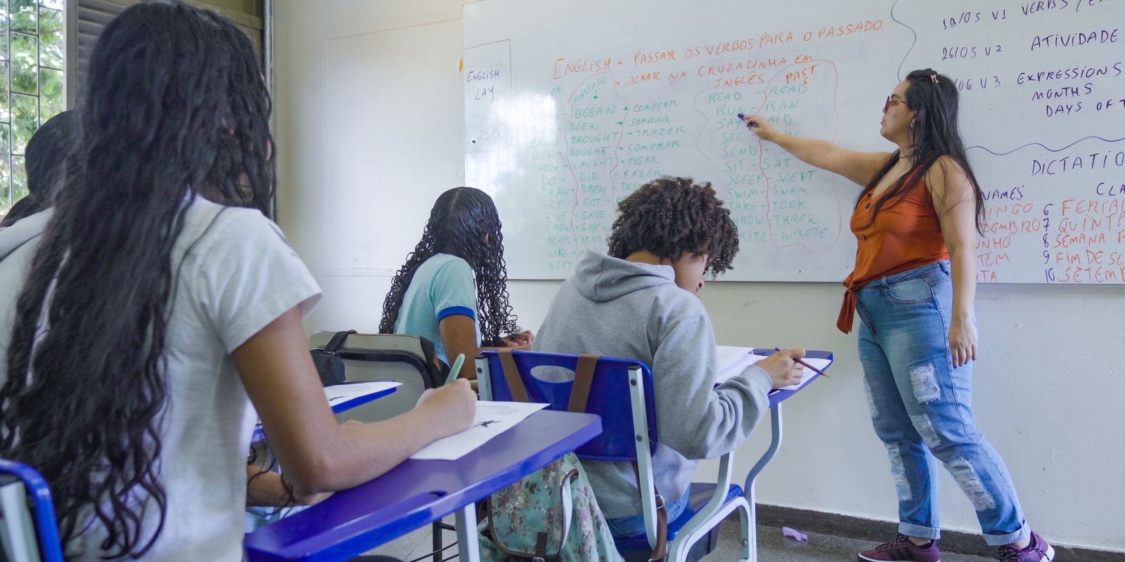 Brasil registra avanços históricos na educação: reprovação e abandono caem, aprovação sobe