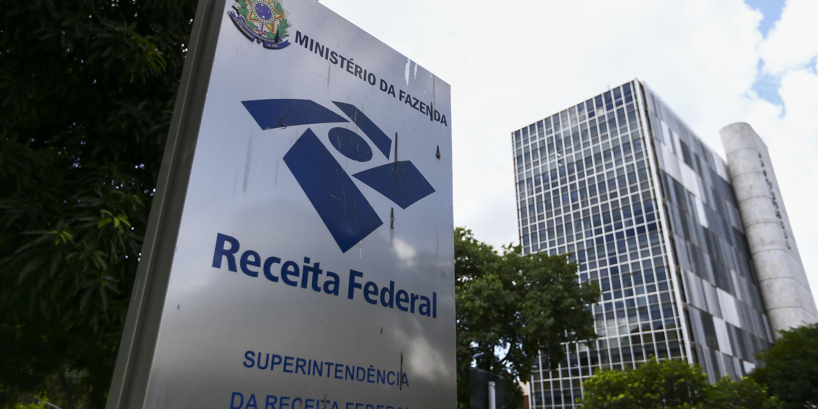 Receita Federal libera maior lote de restituição do IR nesta terça; veja se você está na lista