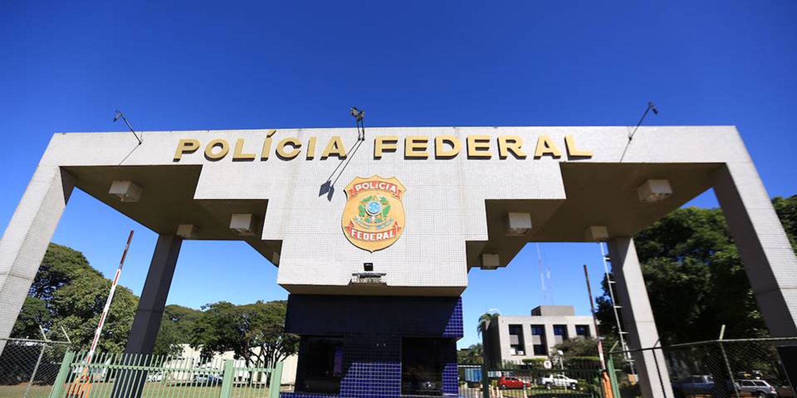 Alerta falso da Defesa Civil choca o país; PF investiga invasão hacker e mensagem de misantropia