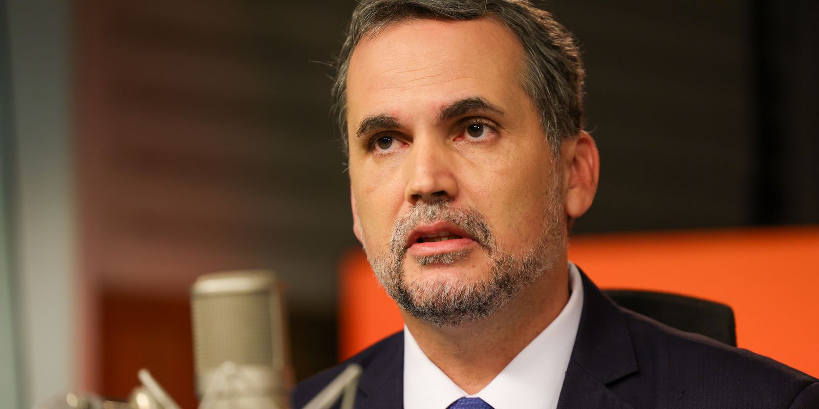 Bloqueio de R$ 23,7 bilhões não afetará seus benefícios e serviços, diz ministro