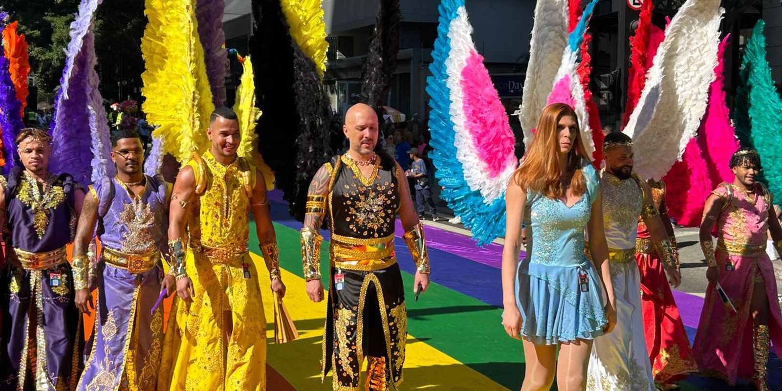 Parada do Orgulho LGBT+ celebra 30 anos com festa e foco no voto consciente na Paulista
