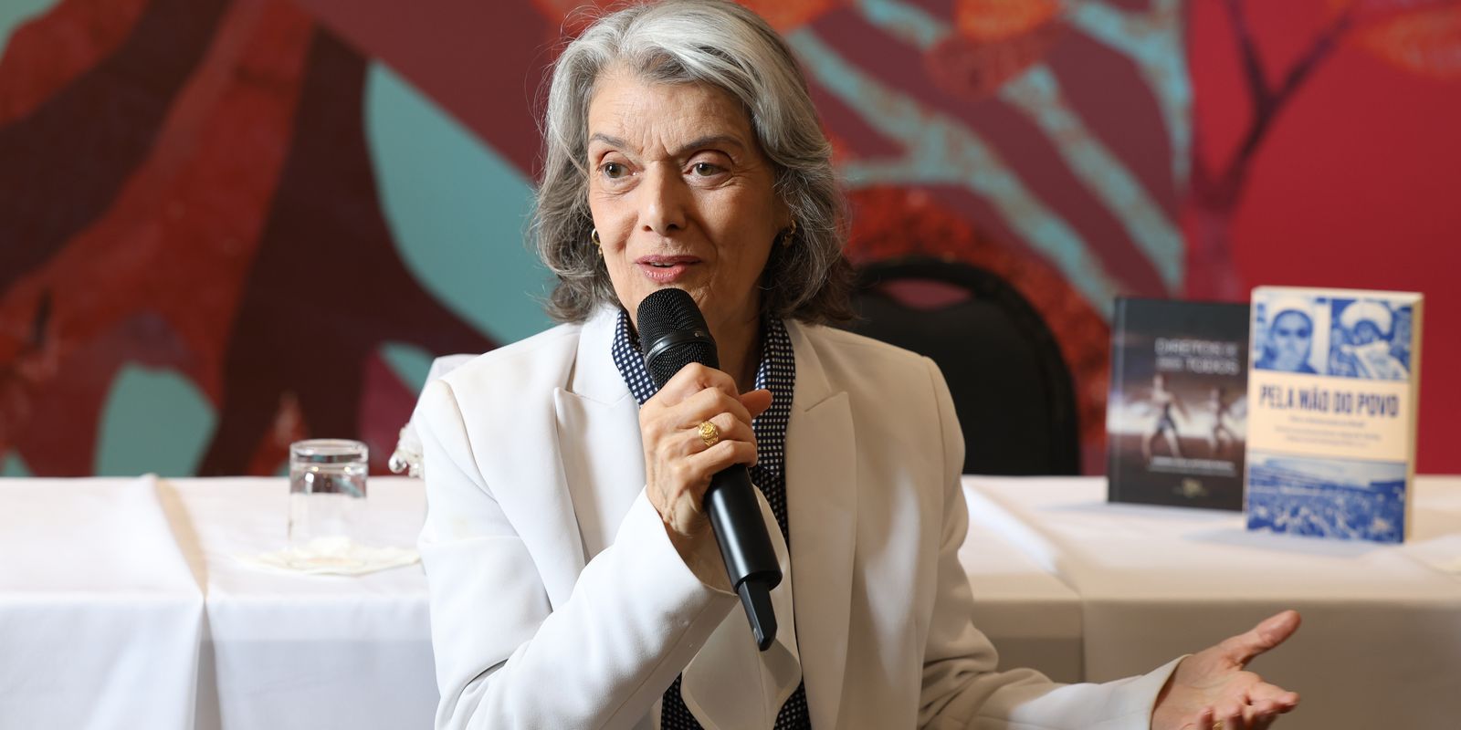 Cármen Lúcia: a verdadeira força da democracia reside no povo, não nos palácios